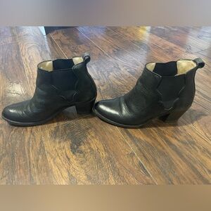 FRYE Jackie Black Leather Bootie Sz 9.5